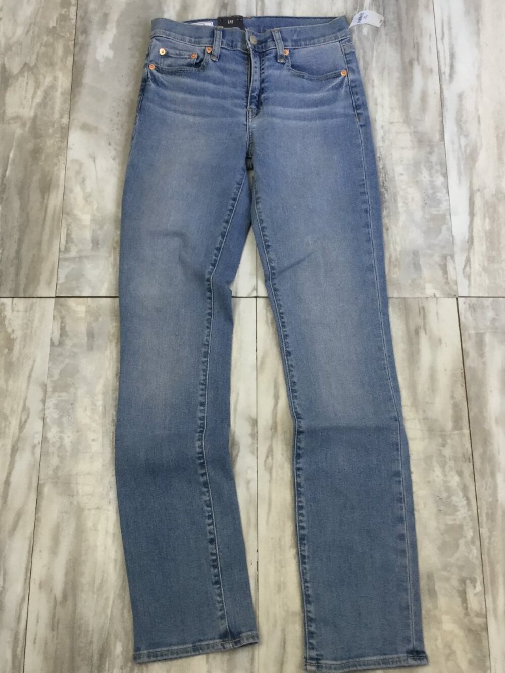 NEW GAP Classic Straight Mid Rise Jean 26/2